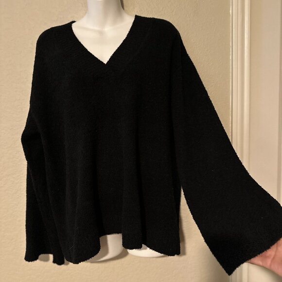 Nordstrom V-Neck Wide Sleeve Fuzzy Sweater, NWT Size S - Picture 1 of 5